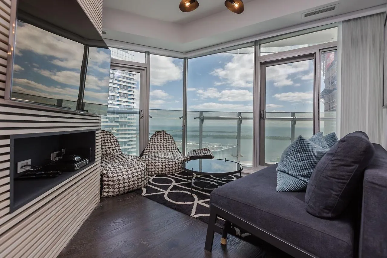شقة Applewood Suites - 3 Bdrm Luxury Lakeview تورونتو