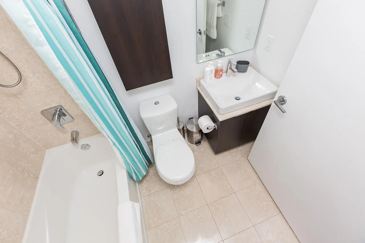 Applewood Suites - 3 Bdrm Luxury Lakeview تورونتو