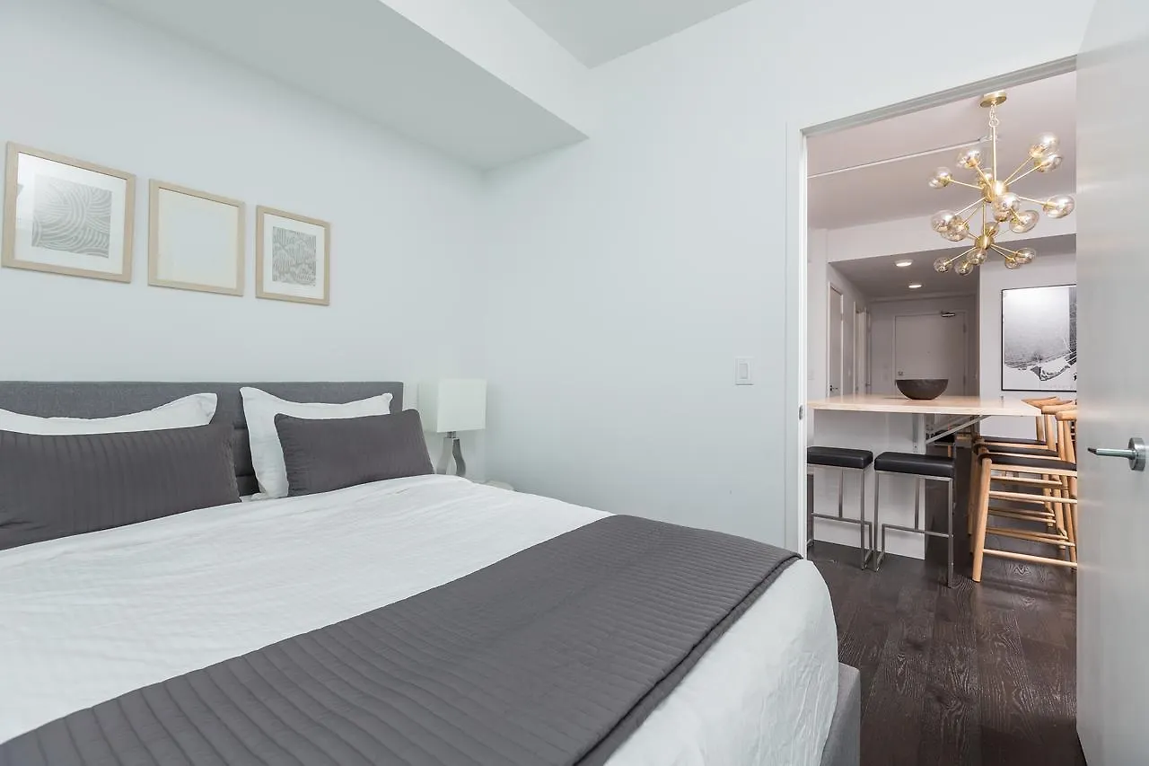 Applewood Suites - 3 Bdrm Luxury Lakeview تورونتو شقة