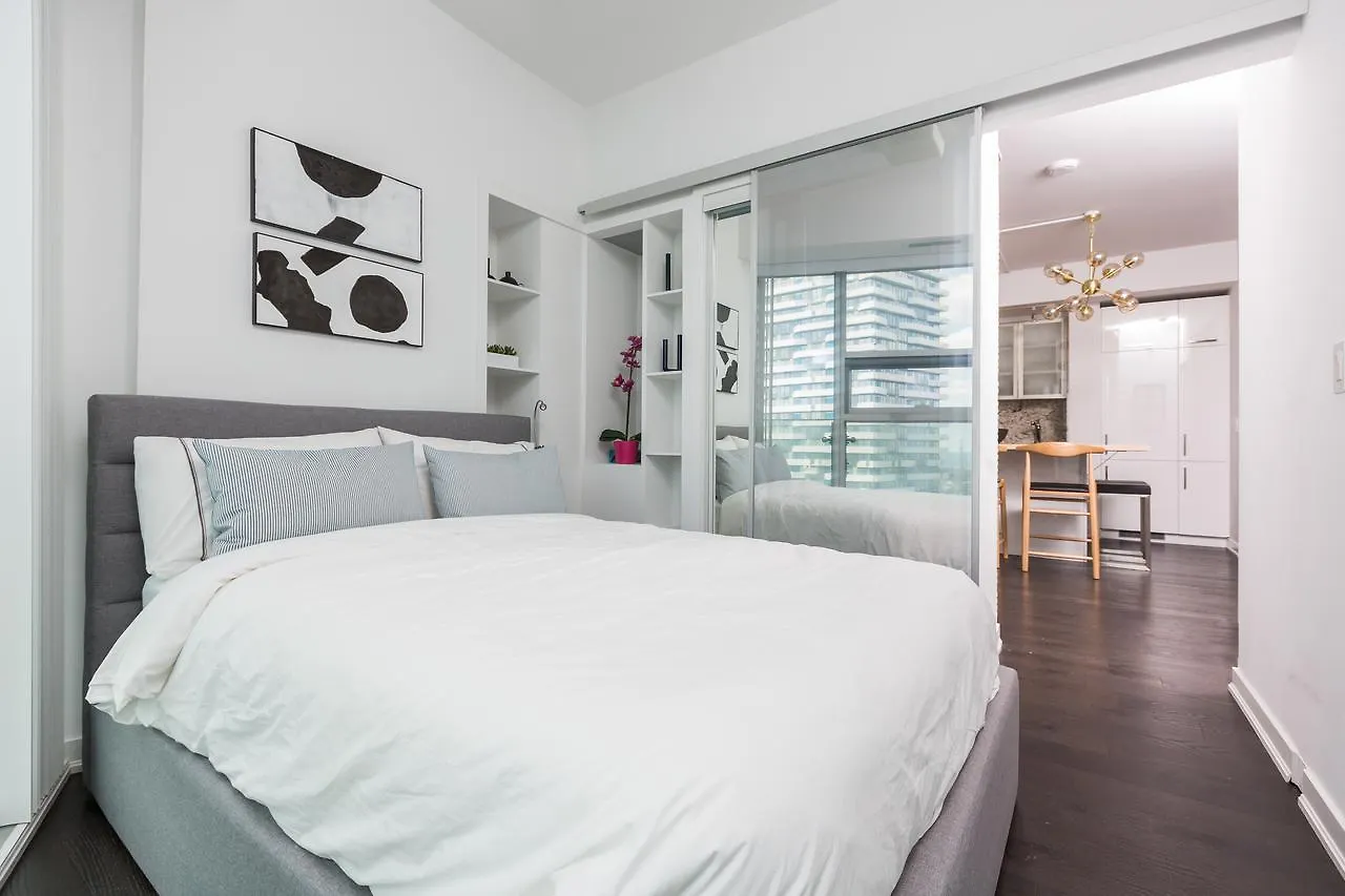 شقة Applewood Suites - 3 Bdrm Luxury Lakeview تورونتو