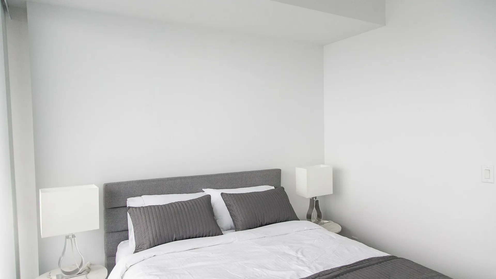 شقة Applewood Suites - 3 Bdrm Luxury Lakeview تورونتو كندا