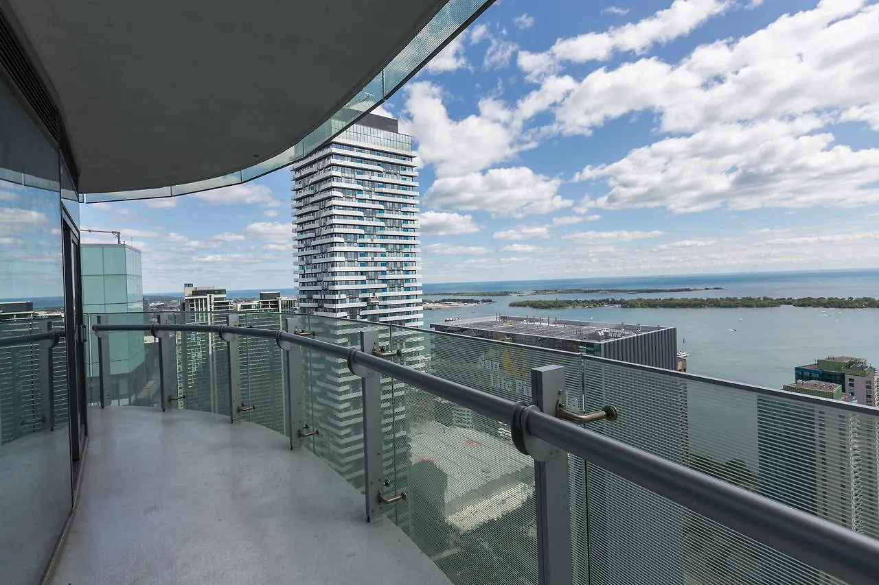 Applewood Suites - 3 Bdrm Luxury Lakeview Toronto 0*,  Canada