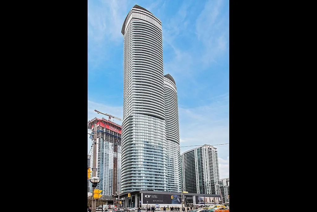 Applewood Suites - 3 Bdrm Luxury Lakeview Toronto 0*,